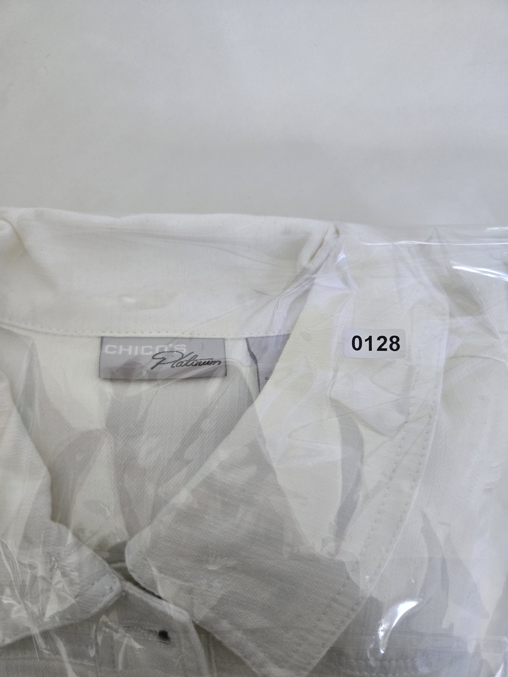 Chico's Women's White Button-Up Lightweight Denim Flattering Jacket Women Size 3 - Picture 9 of 10